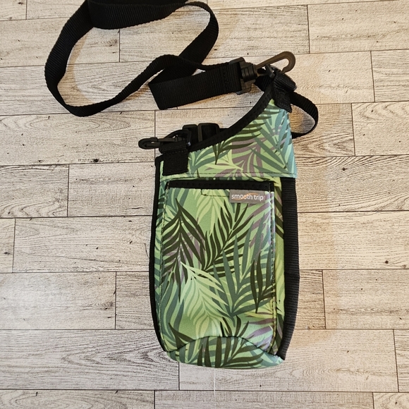 Smooth Trip Neoprene Water Bottle Carrier Bag Adjustable Strap and Phone Pocket - Picture 2 of 7
